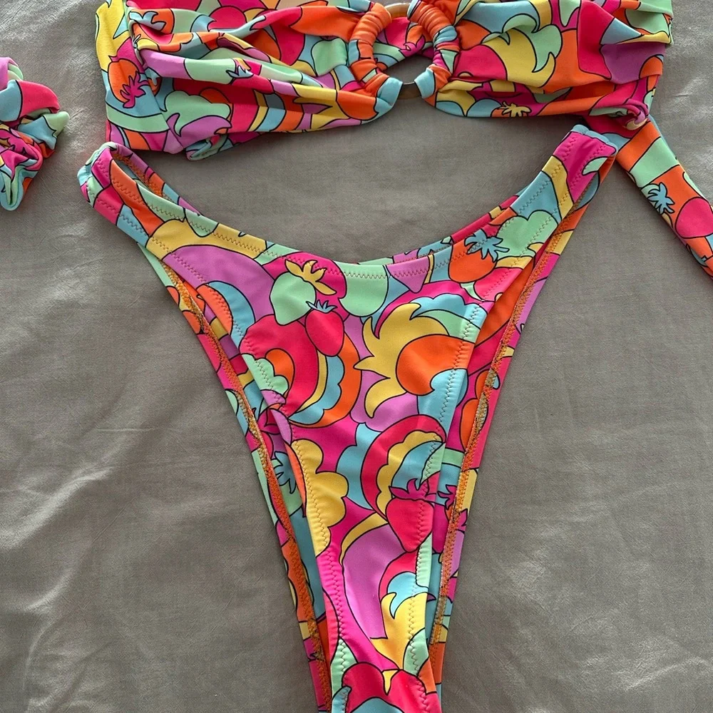 Kulani bikini Set with Scrunchie - Picture 3 of 6